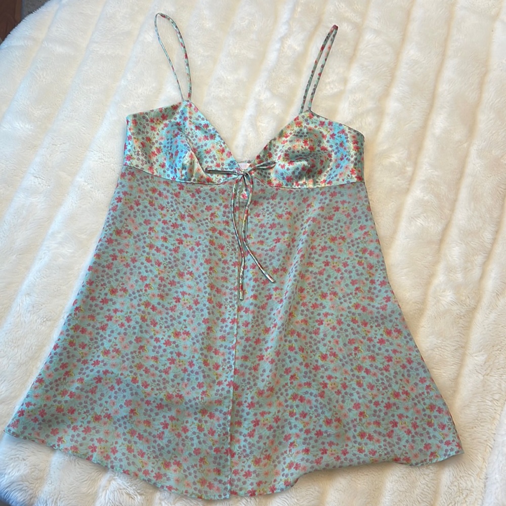 Vintage Victoria’s Secret floral split front chemise